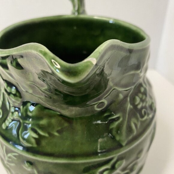 Jay Willfred green maiolica pitcher Hounds on the Hunt dog handle Portugal CHIP - Picture 7 of 12